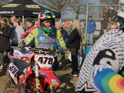 Kleine Storm Media produces Full throttle through the mud for BNNVARA 