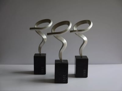 Presentation of the Silver Curly Tails 