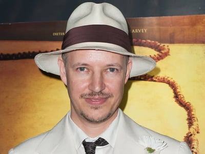 Director Tom Six confesses that he has MS and makes a documentary about his illness. 