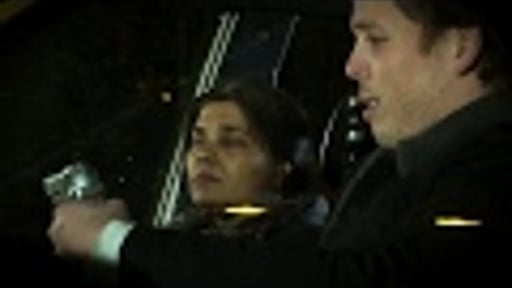 Kamla en Sven Pistool scene
