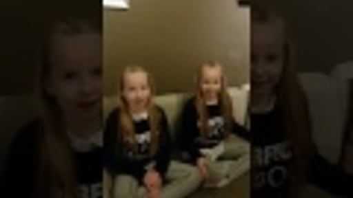De meiden stellen zich voor.