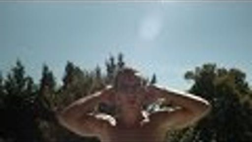 LE GARCON A LA PISCINE