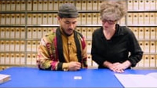 Silvan Vasilda met Loes Heuvelmans in het Regionaal Historisch Centrum Eindhoven