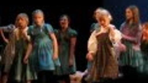 Lonneke in musical Annie - Het is een zwaar bestaan
