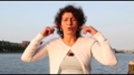 Standup Diva Quirine Melssen with WHAT THE GLUCK English promo