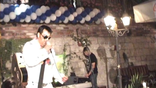 Elvisleeft.nl Mike Doulis Als Elvis Presley impersenator, korte trailer.