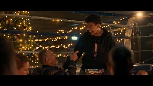Albert Heijn kerstcommercial 2023: Kerst gaat vooral om met wie je aan tafel zit.