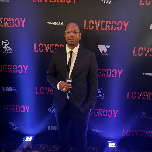 Primière loverboy emoties uit
