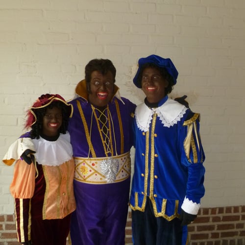 Piet Picobello (ik) met Knuffelpiet en Muziekpiet