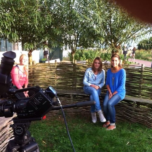 Op de set 'Tegen beter weten in'