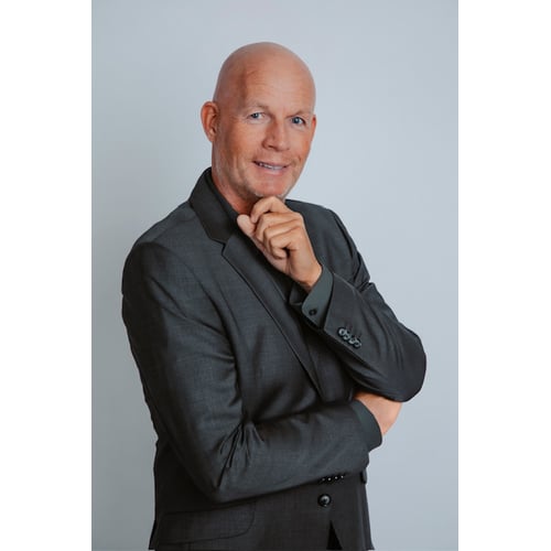 Ronald van den Enk - studio foto 2024