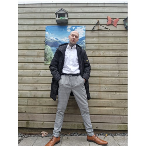 Standup serieus