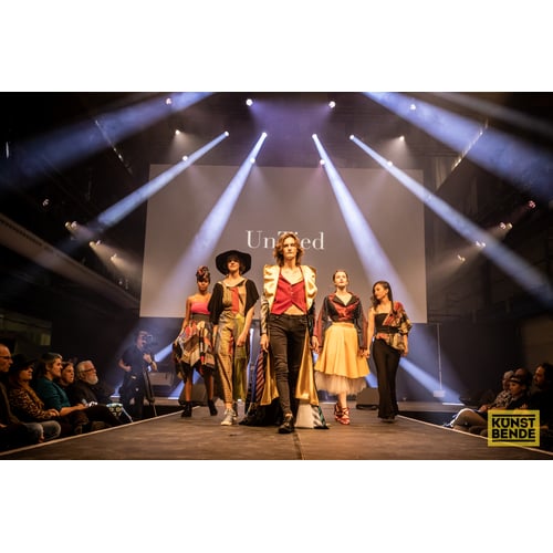 Un-Tied, Kunstbende collectie