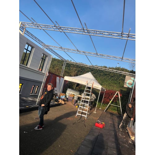 Op de set