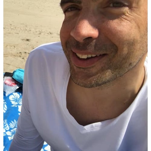 met een glimlach in de zon