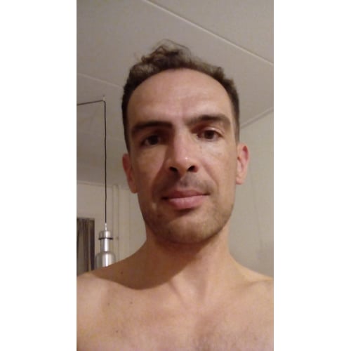 vlak voor de duik in het zwembad