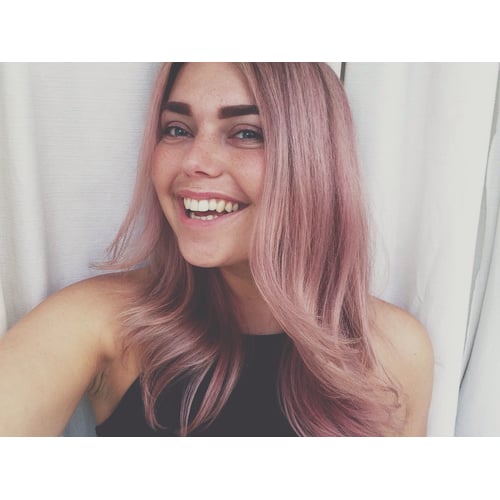i.v.m een andere haarkleur, helaas geen professionele headshots beschikbaar