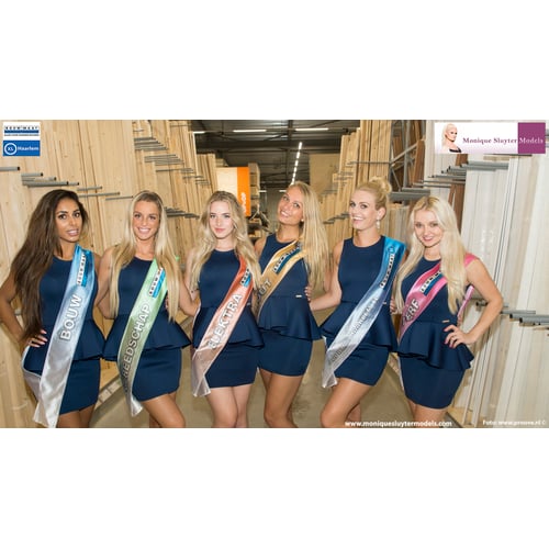 Bouwmaat opening hostesses
