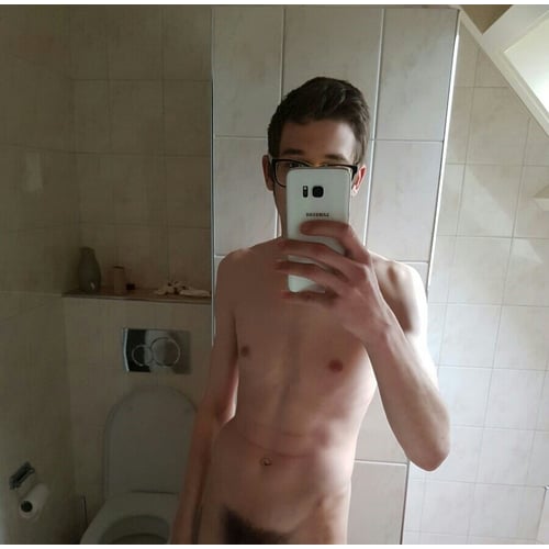 Nude selfie