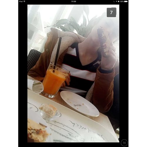 Ik hou ook van eten. Dit was bij La Place, een lekkere smoothie met een gezonde cranberry reep, jammie.