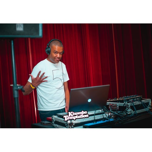 DJ