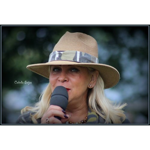 sonja de vries