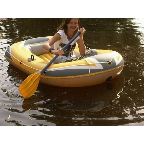 In een boot.