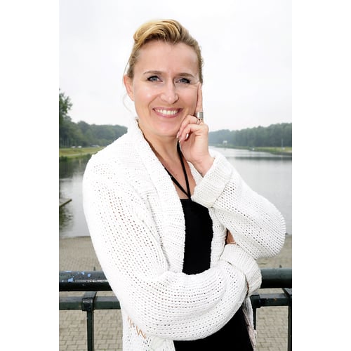medium opgestoken haar