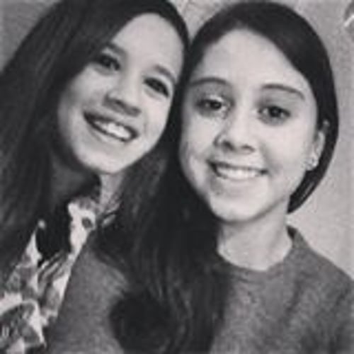 Mila links met vriendin