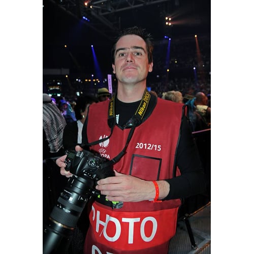 Freddie als Paparazzi fotograaf tijdens Toppers in  concert 