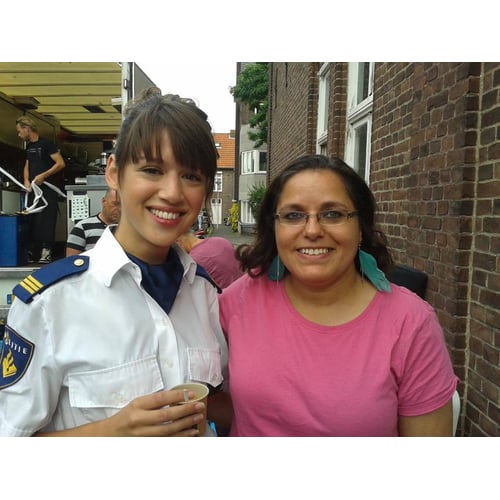 samen met Jamie Grant 	Esmee van Rooy 	Agent (aspirant-agent)