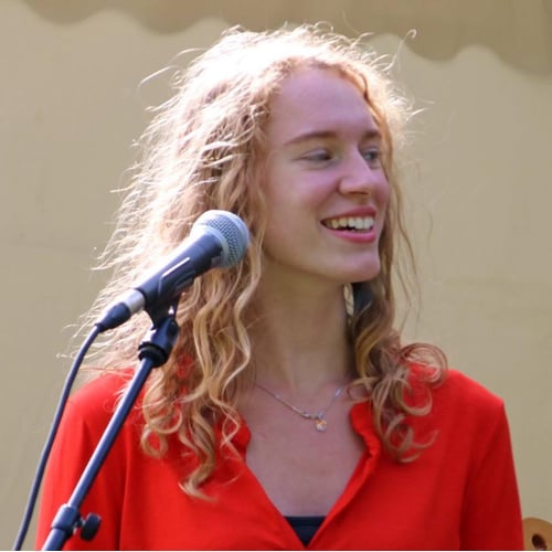 Optreden als zangeres in Amsterdam, Roots festival