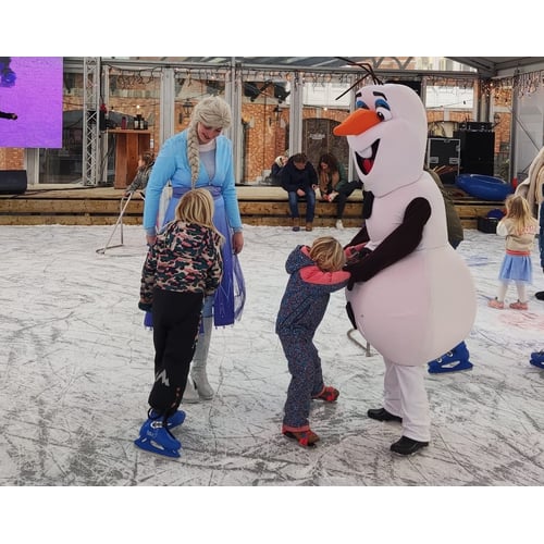Elsa impersonater