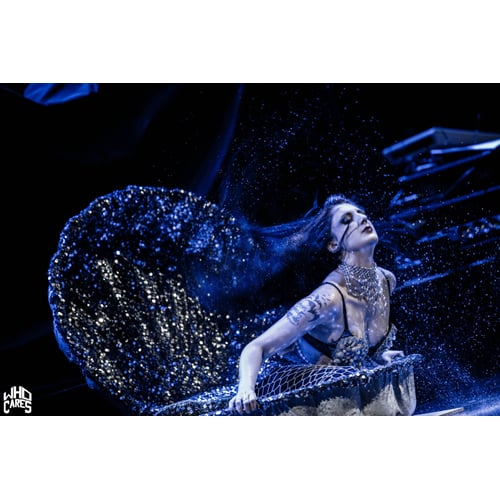 Burlesque mermaid act