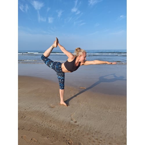 yoga op strand