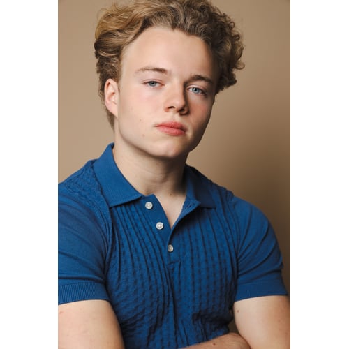 Nick serieus close 