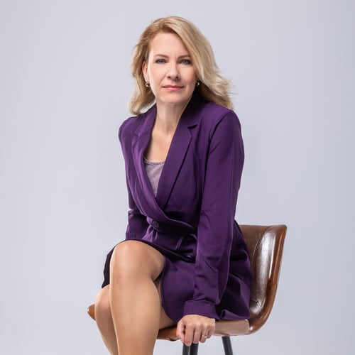 Zittend Renate van Laarhoven