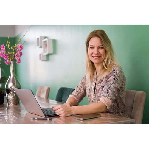 Renate werkend
