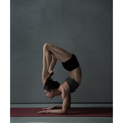 ardha-vrschikasana