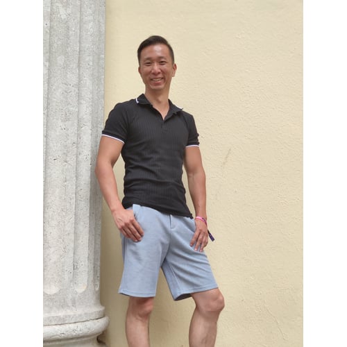 Wing Poon Acteur Staand