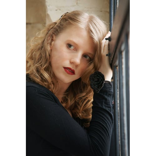 Vrouwelijk model, 21, slank postuur, met rossig blond haar zoekt modellen-/acteerwerk