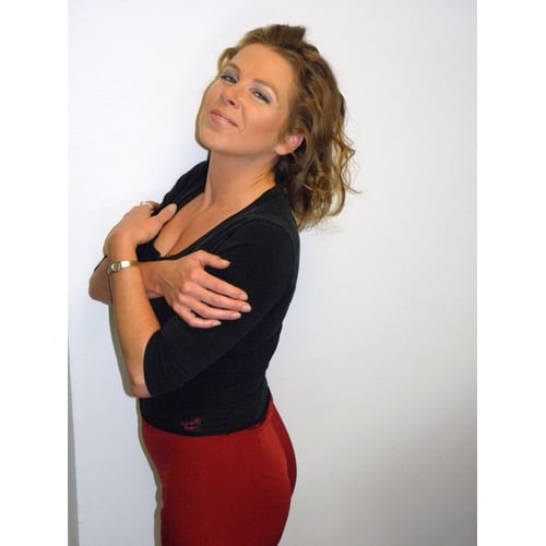 Visagiemodel Margaretha van der Vet - foto make-up - half body armen over elkaar