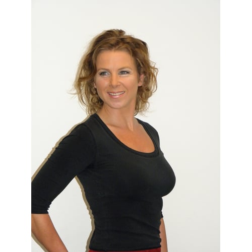 Visagiemodel Margaretha van der Vet - foto make-up - half body armen over elkaar