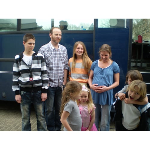 Smiths comm. - Hoera ze (we) gaan verhuizen - zwangere moeder 'met gezin' 1