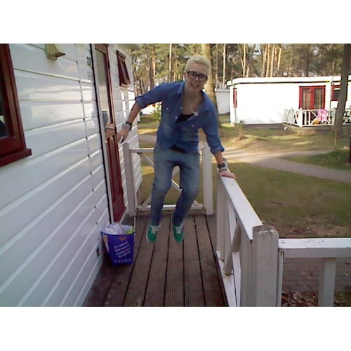 Felicia jumping