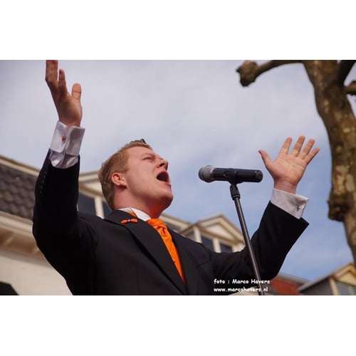 Ken zingt het lied 'Ik hou van Holland'
