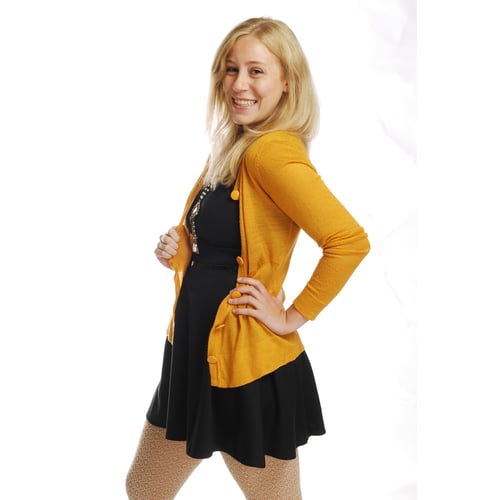medium long shot astrid