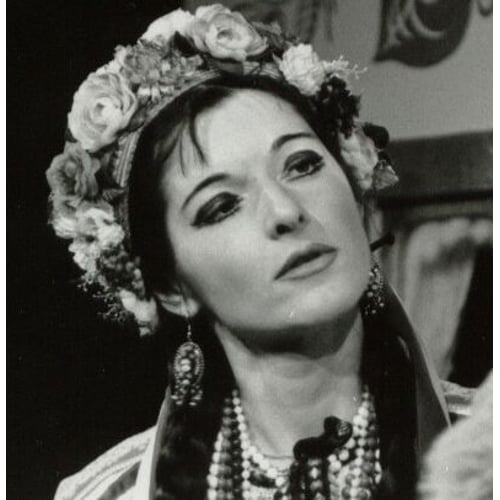 Tatiana Lina als Oksana in "Kerstavond"