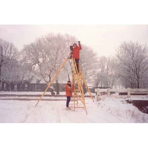 Hoog statief DOARP cameraman Willem Heshusius en producent Wieke Mollema