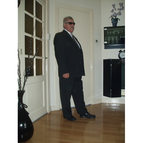 Henk in kostuum 2